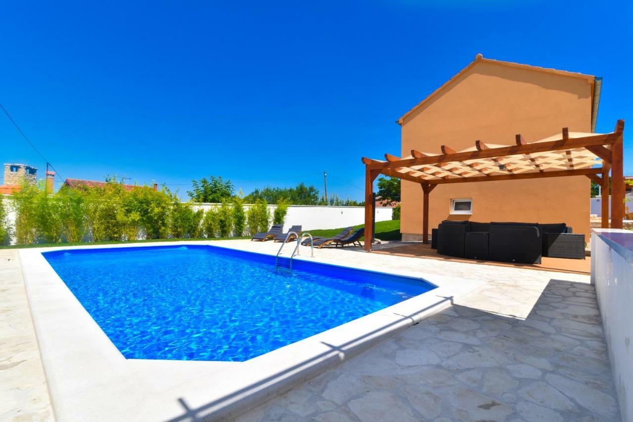 Villa Village Idylle With Heated Pool, Sauna, Jacuzzy And Private Parking Sukošan Eksteriør bilde