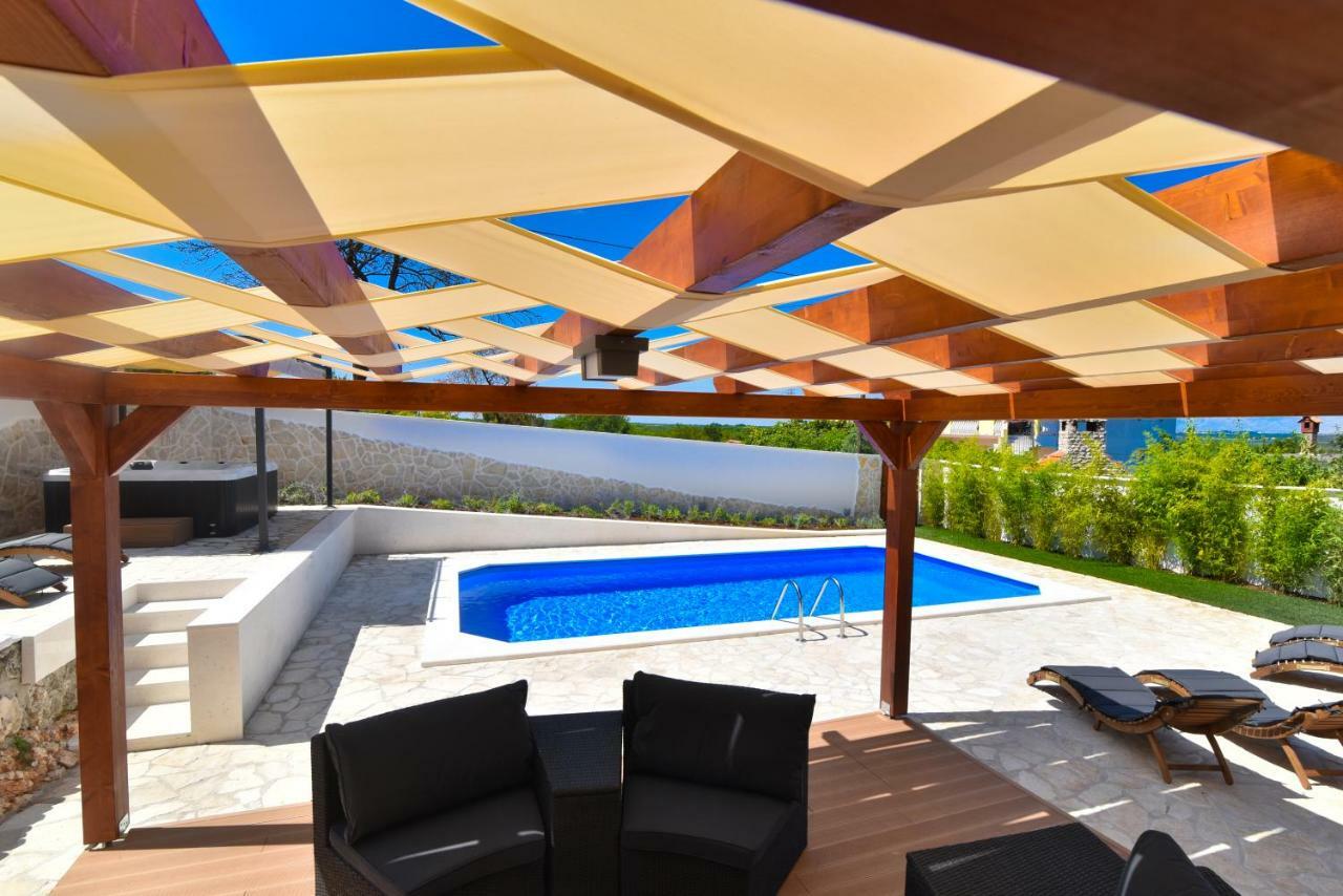 Villa Village Idylle With Heated Pool, Sauna, Jacuzzy And Private Parking Sukošan Eksteriør bilde