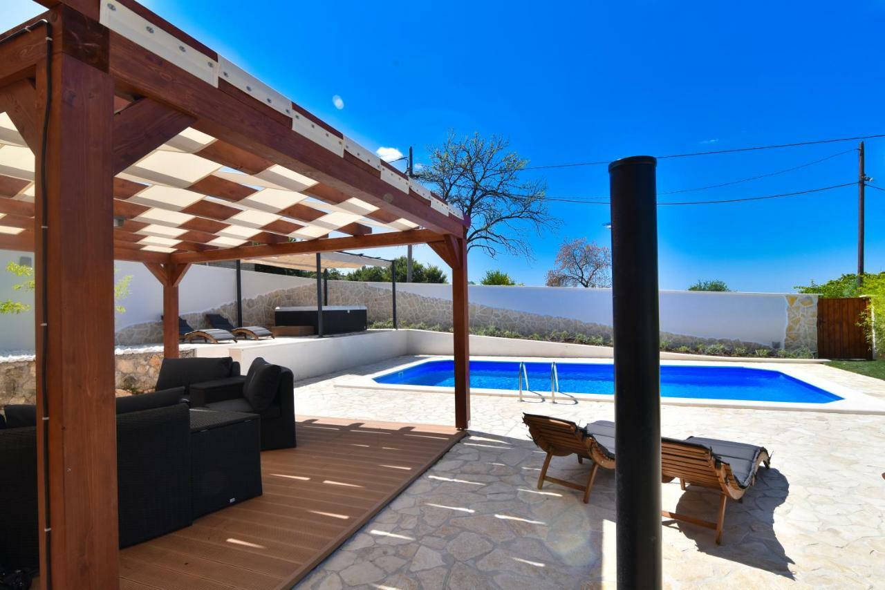 Villa Village Idylle With Heated Pool, Sauna, Jacuzzy And Private Parking Sukošan Eksteriør bilde