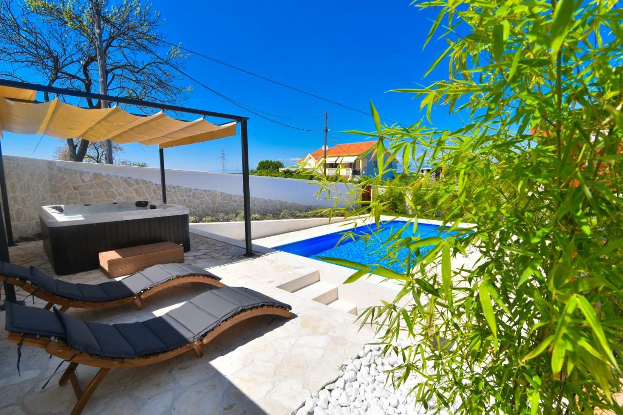 Villa Village Idylle With Heated Pool, Sauna, Jacuzzy And Private Parking Sukošan Eksteriør bilde