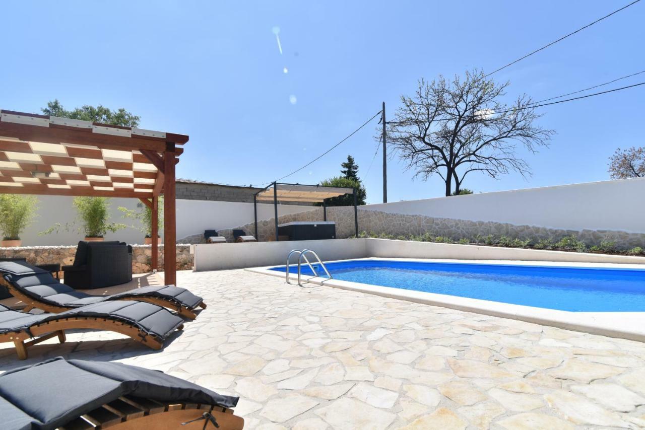 Villa Village Idylle With Heated Pool, Sauna, Jacuzzy And Private Parking Sukošan Eksteriør bilde