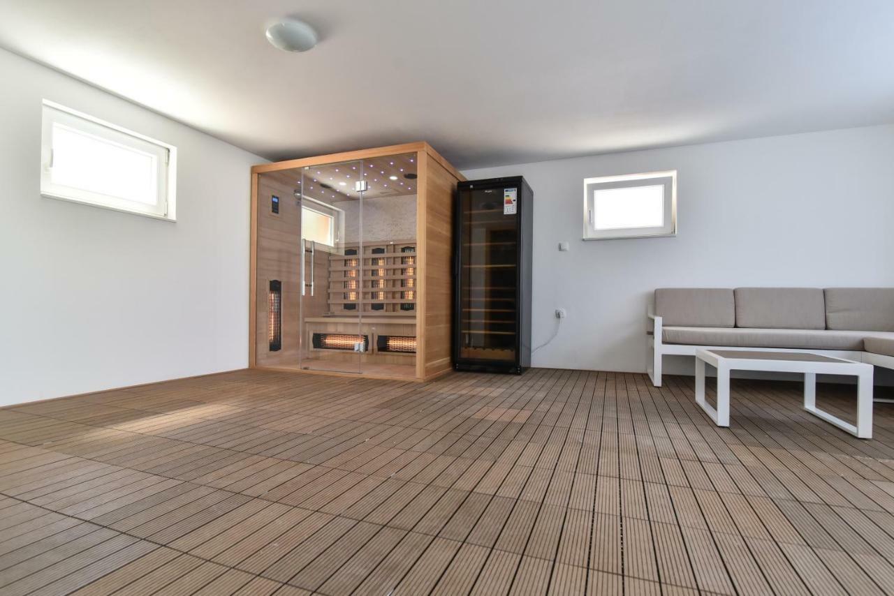 Villa Village Idylle With Heated Pool, Sauna, Jacuzzy And Private Parking Sukošan Eksteriør bilde