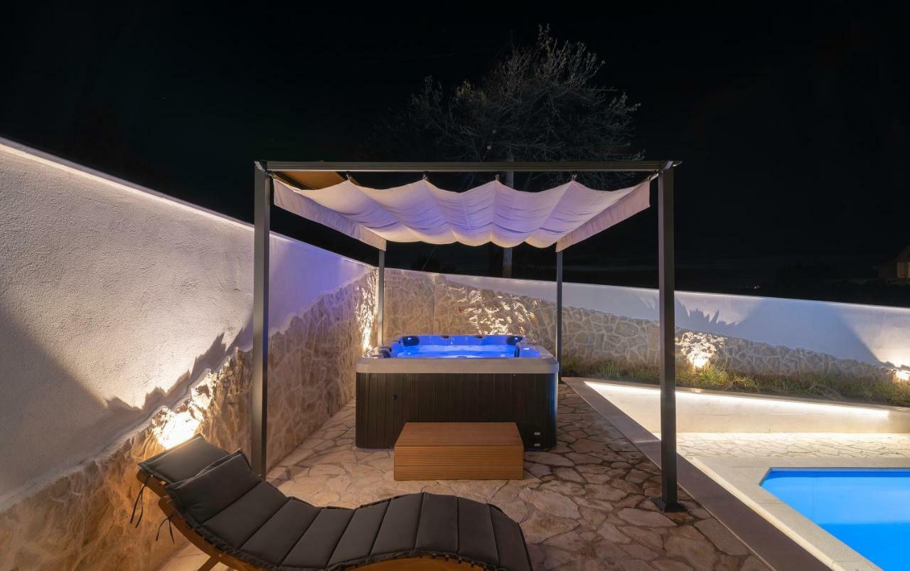 Villa Village Idylle With Heated Pool, Sauna, Jacuzzy And Private Parking Sukošan Eksteriør bilde
