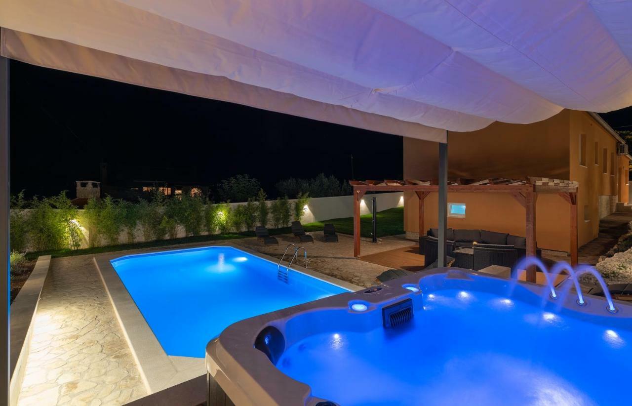Villa Village Idylle With Heated Pool, Sauna, Jacuzzy And Private Parking Sukošan Eksteriør bilde